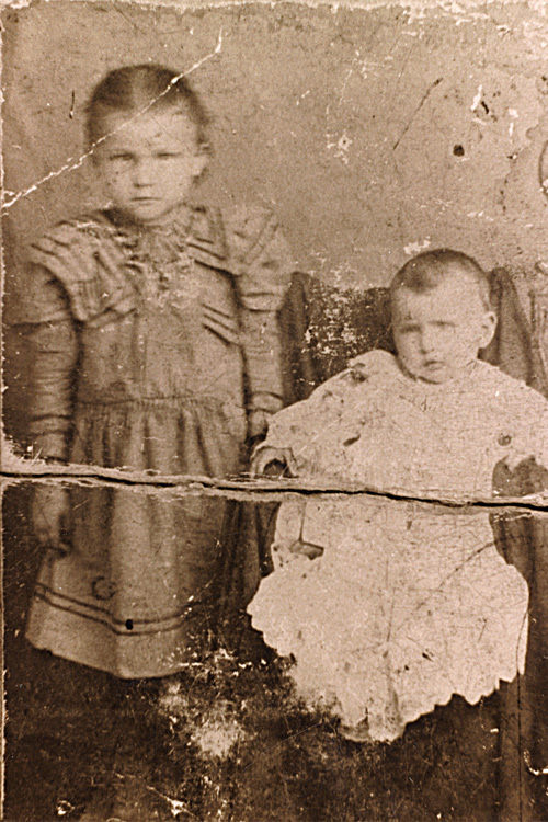 Mary & Oma, 1901